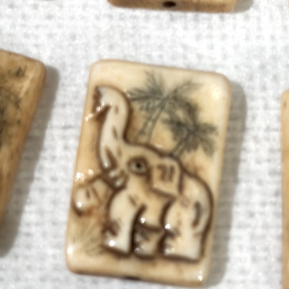 Six hand carved bone elephants square beads hole top and bottom - Picture 14 of 15